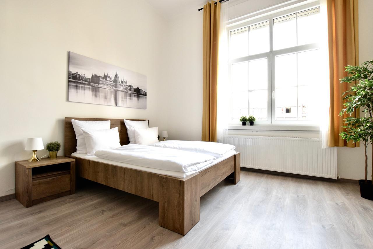 Standard Apartment by Hi5 - Bazilika Suite Budapest Bagian luar foto
