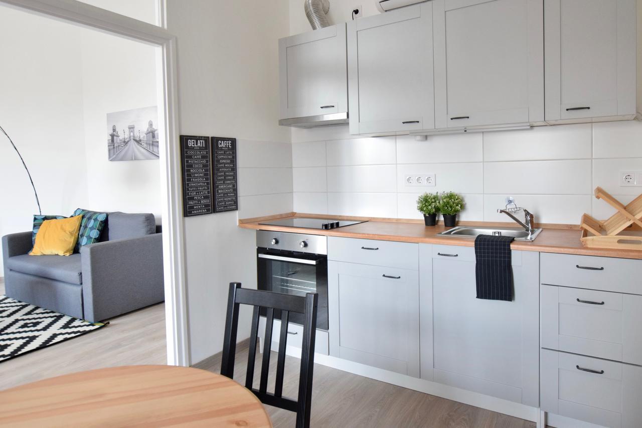 Standard Apartment by Hi5 - Bazilika Suite Budapest Bagian luar foto