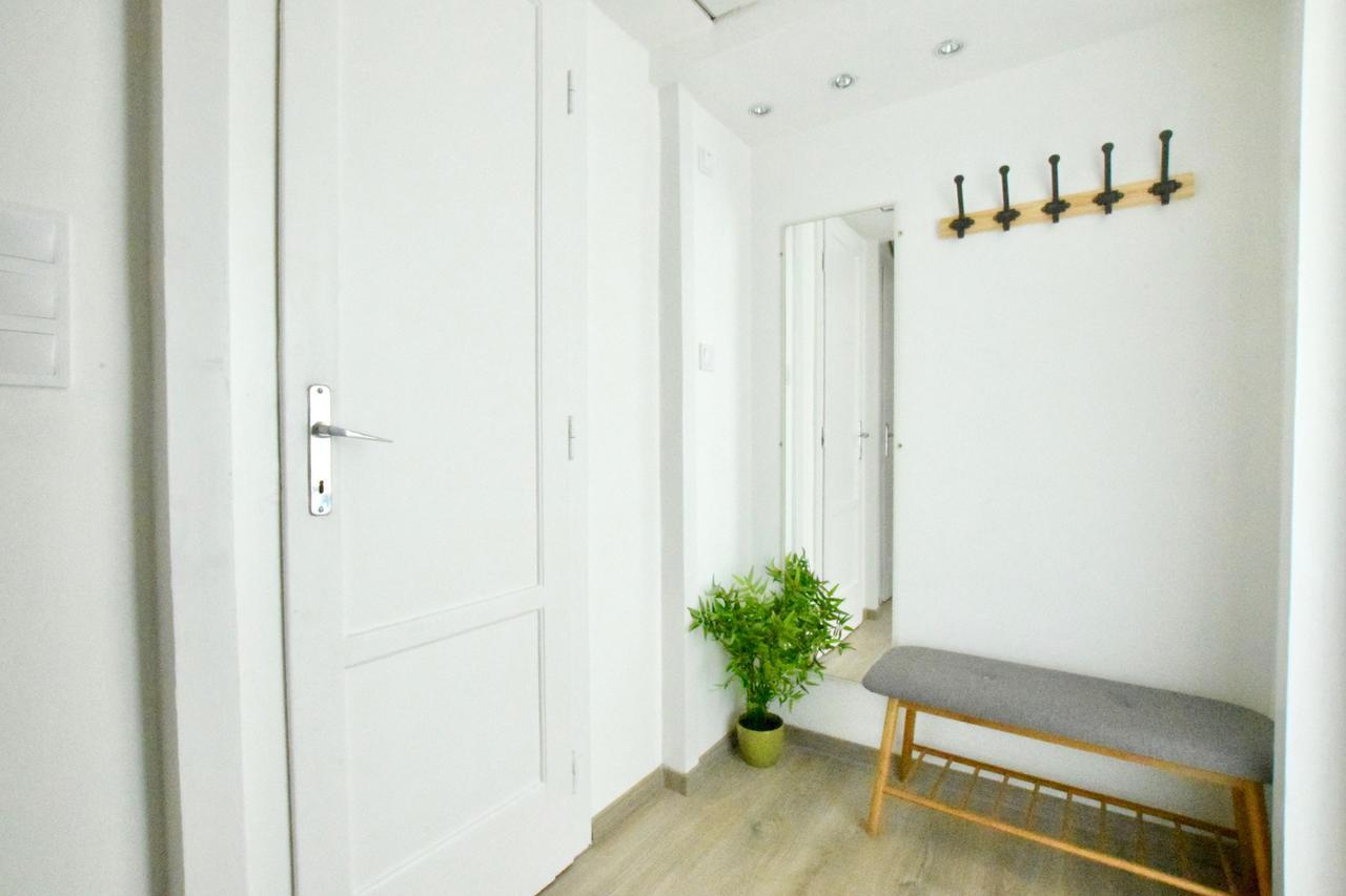Standard Apartment by Hi5 - Bazilika Suite Budapest Bagian luar foto