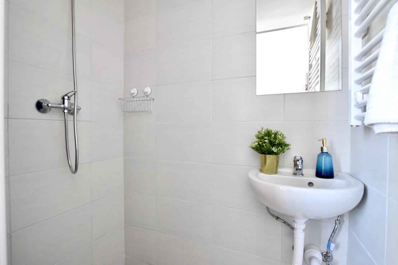 Standard Apartment by Hi5 - Bazilika Suite Budapest Bagian luar foto