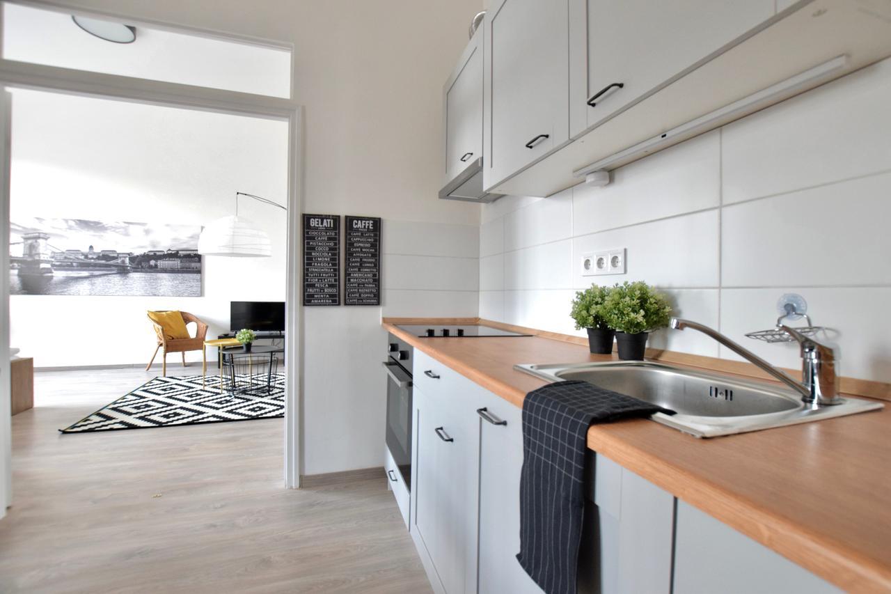 Standard Apartment by Hi5 - Bazilika Suite Budapest Bagian luar foto